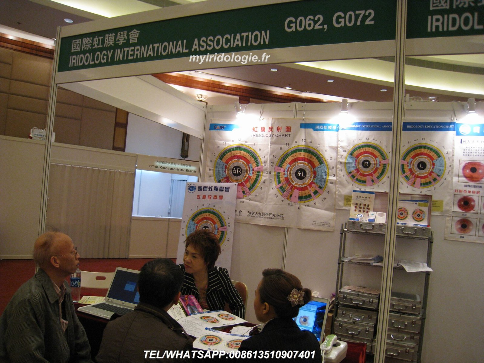 Séance de formation iridologie avec équipement professionnel à Paris