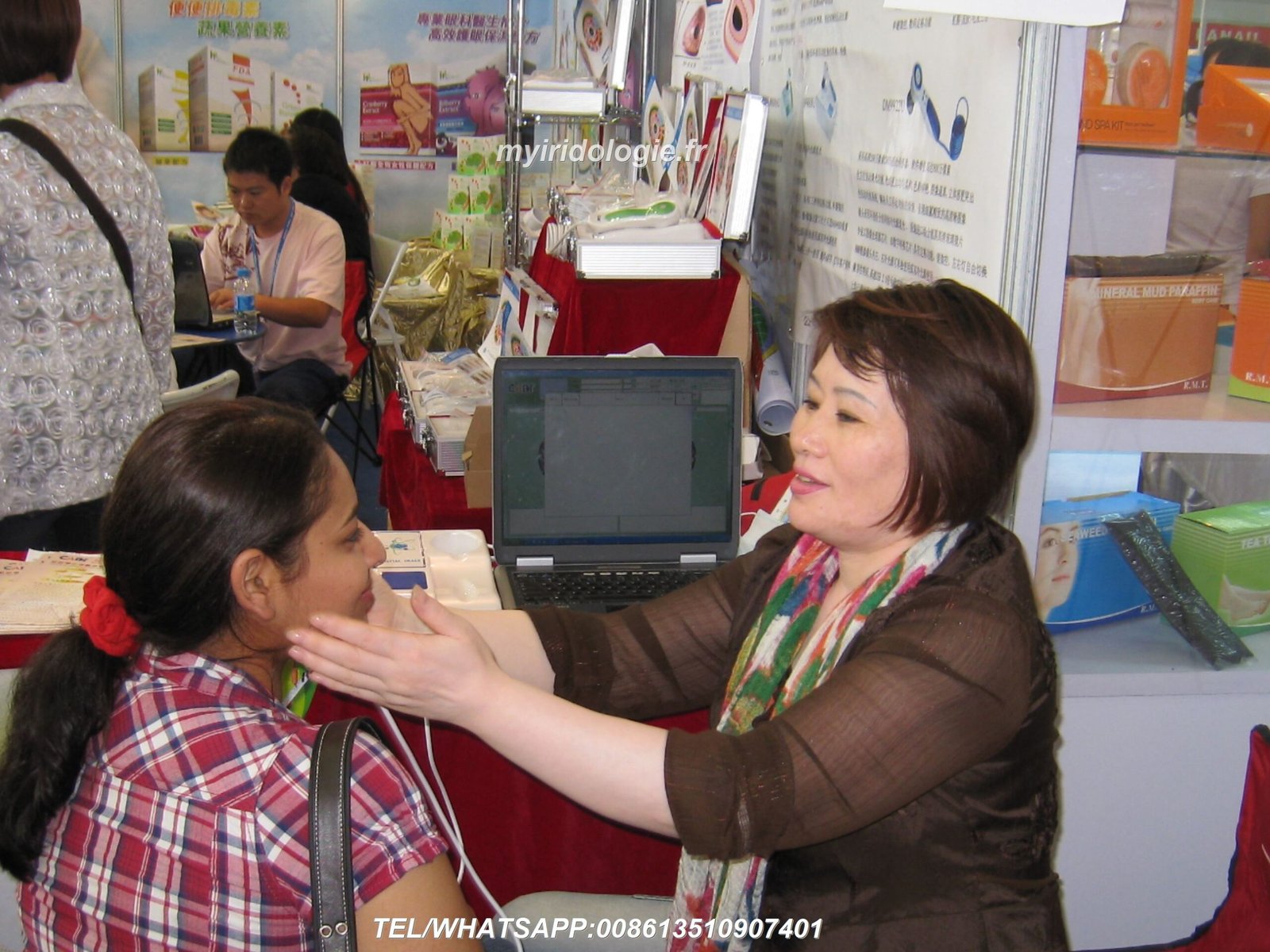 Formation iridologie en cours avec démonstration pratique
